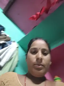 Snapshot of Reena_lodha chatting on 05-21-26, 11:24 Reena lodha online show from 05-21-26, 11:24