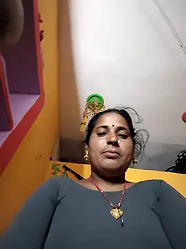 Snapshot of Reena_lodha chatting on 02-15-26, 09:58 Reena lodha online show from 02-15-26, 09:58