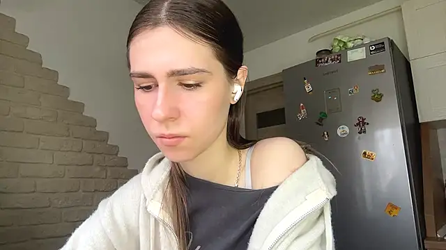 ElsieKuhlmann online show from 04-11-26, 05:15