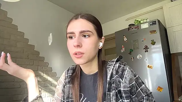 ElsieKuhlmann online show from 04-06-26, 02:07