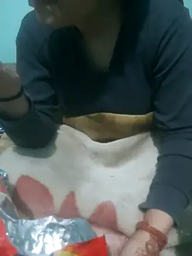 Snapshot of Lovebird2006 chatting on 01-11-26, 04:58 Lovebird2006 online show from 01-11-26, 04:58