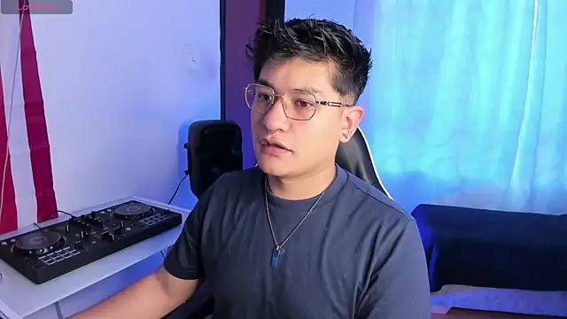 Theo Rowan online show from 04-22-26, 11:28