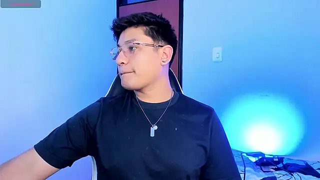 Theo Rowan online show from 02-10-26, 06:18