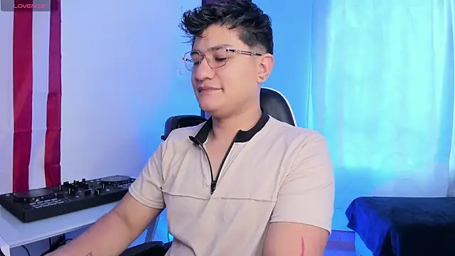 Theo Rowan online show from 04-23-26, 11:49