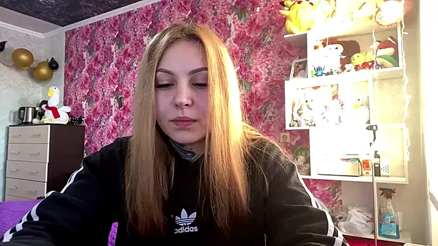 TraciBallena online show from 02-10-26, 06:12