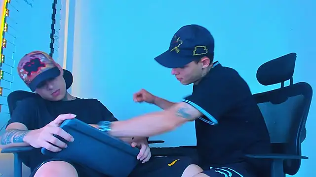 Thomas-Wil online show from 02-25-26, 03:34