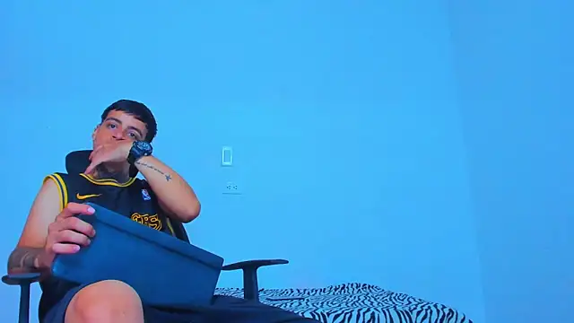 Thomas-Wil online show from 04-22-26, 03:30