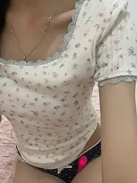 Snapshot of Linhtruong__ chatting on 05-05-26, 07:06 Linhtruong online show from 05-05-26, 07:06