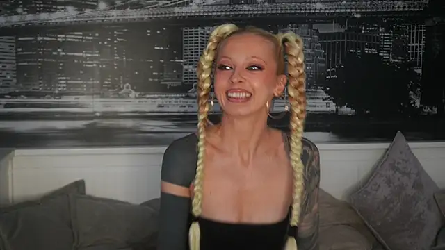 Snapshot of LanaReals chatting on 02-15-26, 10:03 LanaReals online show from 02-15-26, 10:03