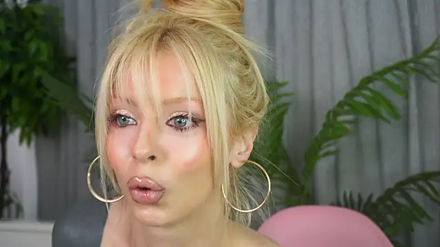 LanaReals online show from 03-12-26, 07:56