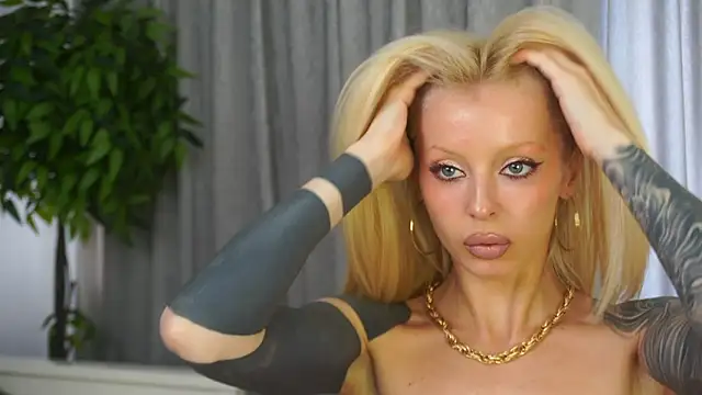 Snapshot of LanaReals chatting on 03-04-26, 08:11 LanaReals online show from 03-04-26, 08:11