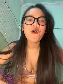 Snapshot of Leeeiu chatting on 01-11-26, 10:11 Leeeiu online show from 01-11-26, 10:11