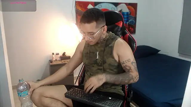 EvanVelvet online show from 02-04-26, 01:11