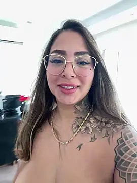 Snapshot of maferalvarexxx chatting on 06-04-26, 04:00 maferalvarexxx online show from 06-04-26, 04:00