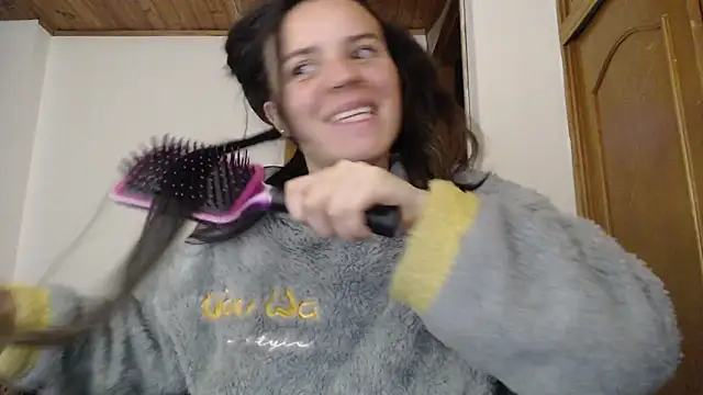 Snapshot of Shanel_Lozano chatting on 05-17-26, 11:38 Shanel Lozano online show from 05-17-26, 11:38