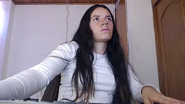 Snapshot of Shanel_Lozano chatting on 04-21-26, 04:35 Shanel Lozano online show from 04-21-26, 04:35