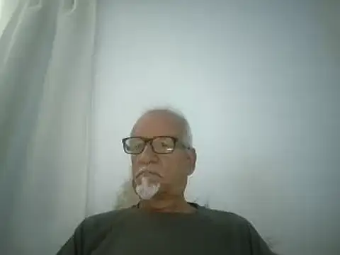 Snapshot of Patyman chatting on 05-06-26, 10:14 Patyman online show from 05-06-26, 10:14