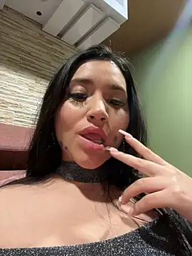 Snapshot of Veronica_Wins_ chatting on 04-21-26, 01:42 Veronica Wins online show from 04-21-26, 01:42
