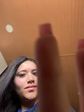 Snapshot of Veronica_Wins_ chatting on 05-15-26, 01:42 Veronica Wins online show from 05-15-26, 01:42