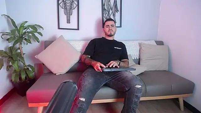 Aronhilton online show from 01-14-26, 07:17