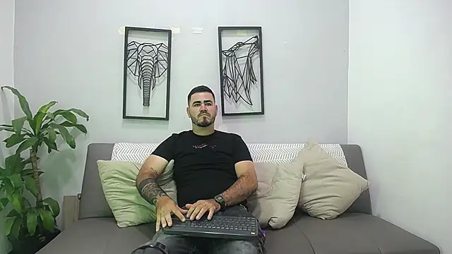 Aronhilton online show from 01-13-26, 07:40