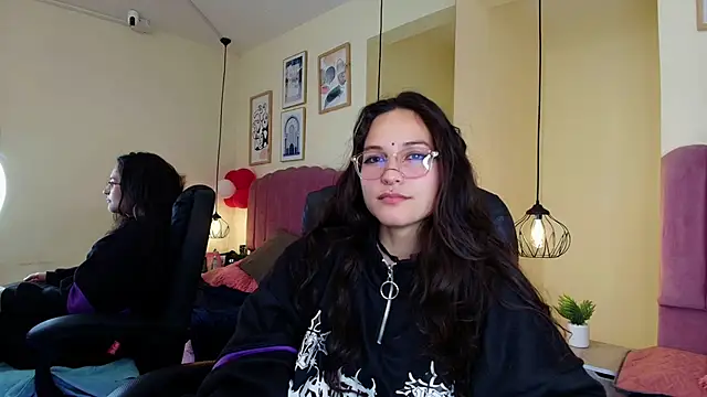 Hanabie  online show from 02-27-26, 03:40