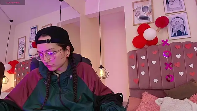 Hanabie  online show from 02-17-26, 03:15