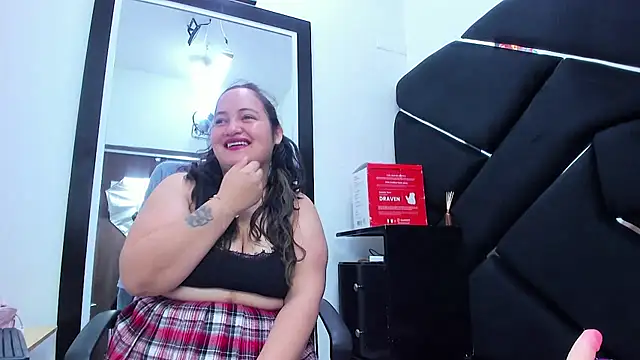 Snapshot of MiaRouss69 chatting on 05-17-26, 10:32 MiaRouss69 online show from 05-17-26, 10:32