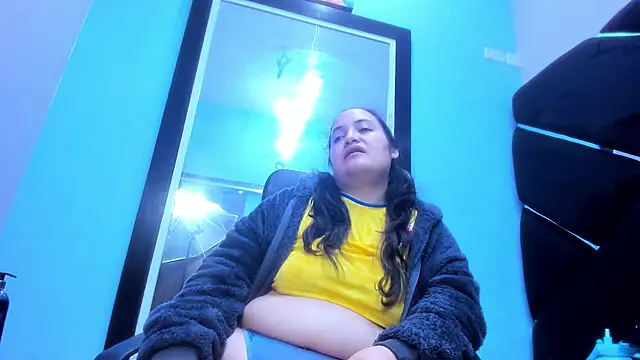 Snapshot of MiaRouss69 chatting on 04-30-26, 05:36 MiaRouss69 online show from 04-30-26, 05:36