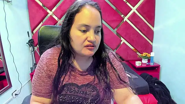 Snapshot of MiaRouss69 chatting on 02-11-26, 04:56 MiaRouss69 online show from 02-11-26, 04:56