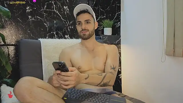 Snapshot of Apolo_lux1 chatting on 01-12-26, 02:40 Apolo lux1 online show from 01-12-26, 02:40