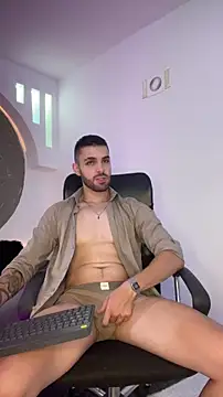 Snapshot of Apolo_lux1 chatting on 05-17-26, 07:58 Apolo lux1 online show from 05-17-26, 07:58