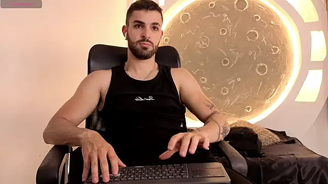 Snapshot of Apolo_lux1 chatting on 05-24-26, 08:31 Apolo lux1 online show from 05-24-26, 08:31