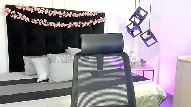 Abriil cutee online show from 04-04-26, 02:01