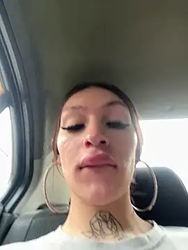 Snapshot of lizz_lunna chatting on 04-23-26, 04:41 lizz lunna online show from 04-23-26, 04:41