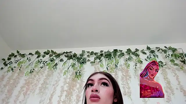 lizz lunna online show from 06-15-26, 03:23