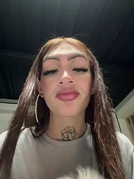 Snapshot of lizz_lunna chatting on 05-27-26, 02:19 lizz lunna online show from 05-27-26, 02:19