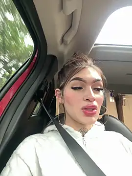 Snapshot of lizz_lunna chatting on 05-11-26, 12:50 lizz lunna online show from 05-11-26, 12:50
