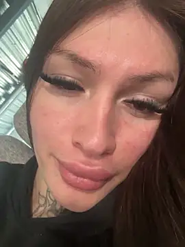 Snapshot of lizz_lunna chatting on 04-21-26, 03:40 lizz lunna online show from 04-21-26, 03:40
