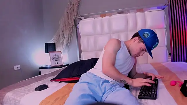 Roger And Ramona online show from 03-29-26, 12:40