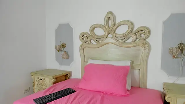 paulina lux online show from 03-26-26, 07:45