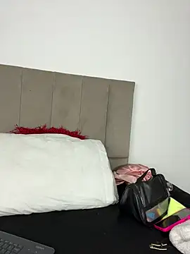 Snapshot of LeslyCooper1 chatting on 02-11-26, 07:14 LeslyCooper1 online show from 02-11-26, 07:14