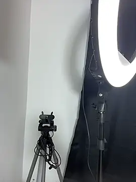 Snapshot of LeslyCooper1 chatting on 02-14-26, 07:36 LeslyCooper1 online show from 02-14-26, 07:36