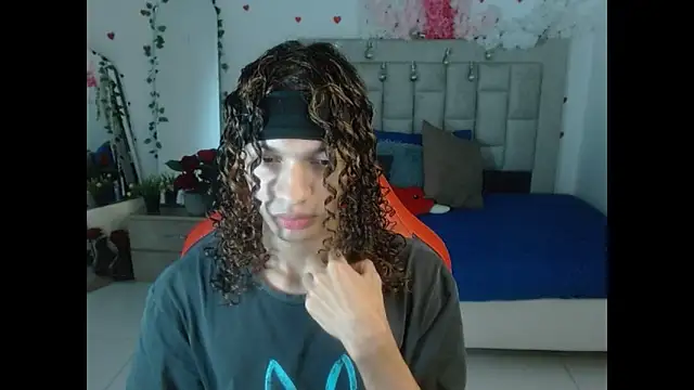 Snapshot of Axel_fox77 chatting on 06-19-26, 01:00 Axel fox77 online show from 06-19-26, 01:00