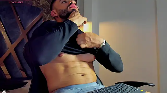 thiago ferrari  online show from 04-10-26, 04:08