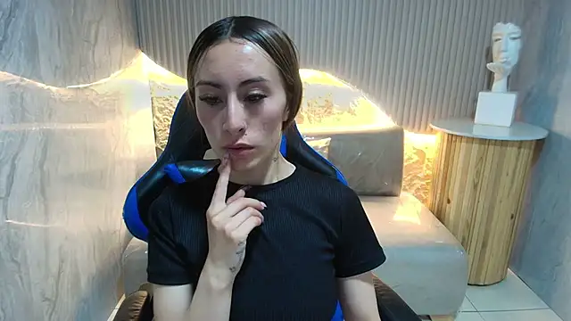 katalina r  online show from 02-19-26, 03:25