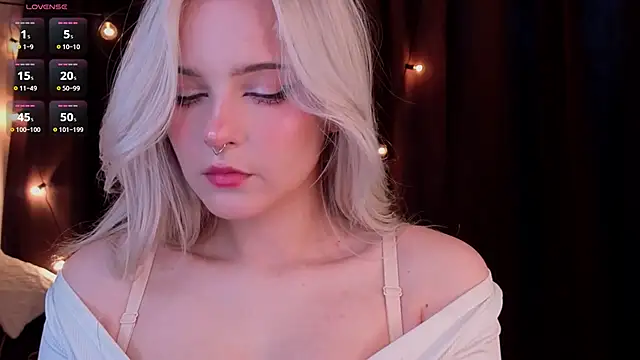 Snapshot of ShyniAlice chatting on 02-04-26, 04:18 ShyniAlice online show from 02-04-26, 04:18