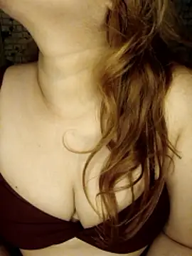 Snapshot of Queen-Naina chatting on 01-09-26, 12:45 Queen-Naina online show from 01-09-26, 12:45