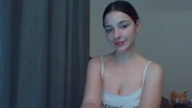 Snapshot of EvelineMagnetic chatting on 06-12-26, 08:17 EvelineMagnetic online show from 06-12-26, 08:17