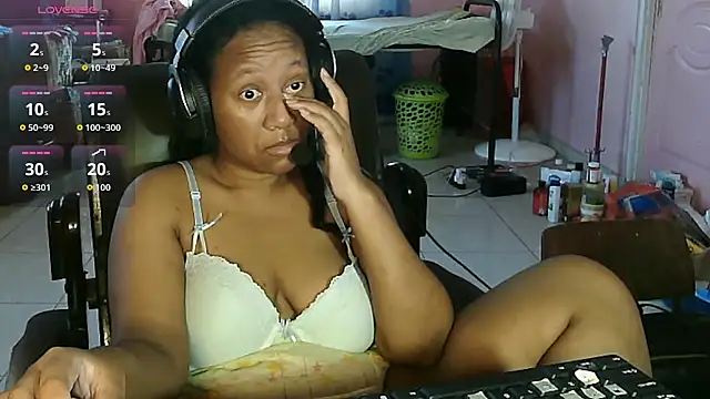 Snapshot of Eirondra_valeen chatting on 05-27-26, 10:55 Eirondra valeen online show from 05-27-26, 10:55